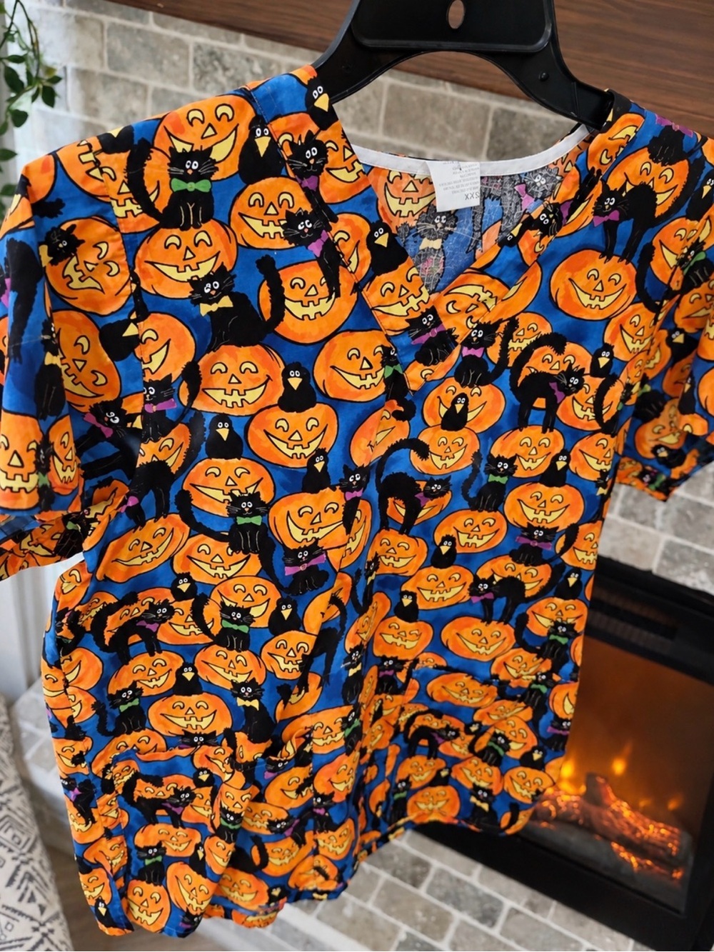 Xs woman’s halloween scrub top